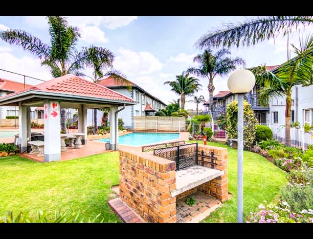 2 BEDROOM TOWNHOUSE RENTED IN GLEN MARAIS